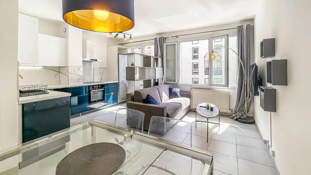 Homey Luna - New / Proche Gare Annemasse Apartment